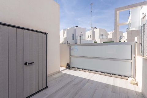 Villa i Cabo Roig, Alicante, Cabo Roig - € 649.900 | Ref: P8247 - foto 37