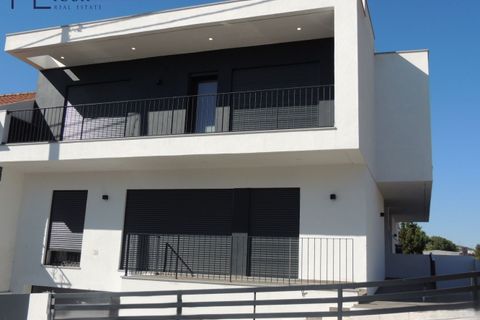 Villa i Odivelas, Lisbon, Odivelas - € 625.000 | Ref: YL1017 - foto 1