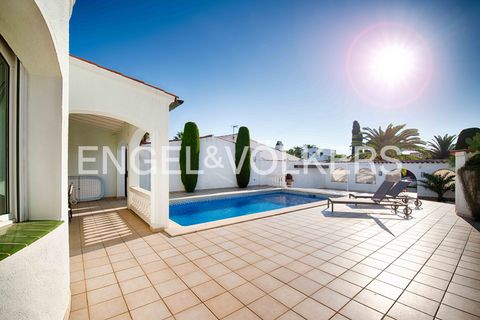 Villa i Empuriabrava, Gerona, Empuriabrava - € 1.050.000 | Ref: W-046S45 - foto 12