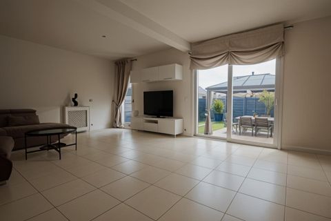 Villa i Chelles, Seine-et-Marne, Chelles - € 399.000 | Ref: 400074HSCFVIVHSCFVIV - foto 2
