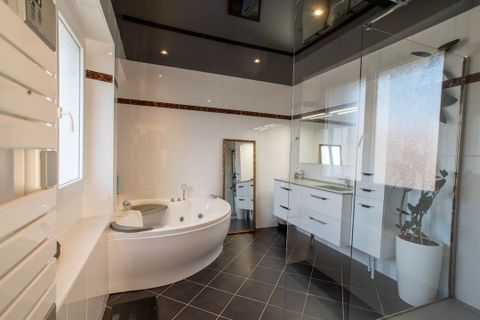 Villa i Annemasse, Haute-Savoie, Annemasse - € 1.300.000 | Ref: 191012976 - foto 13