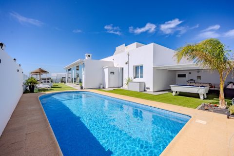 Villa i Costa Teguise, Lanzarote, Costa Teguise - € 925.000 | Ref: P324002 - foto 1