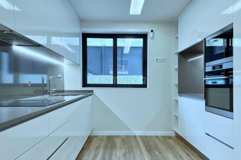 Villa i Carcavelos, Lisbon, Carcavelos - € 1.700.000 | Ref: C0283-01132 - foto 3
