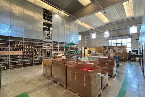 L'establiment comercial a Modugno, Bari, Modugno - € 3.100.000 | Ref: 11992/2025 - foto 4