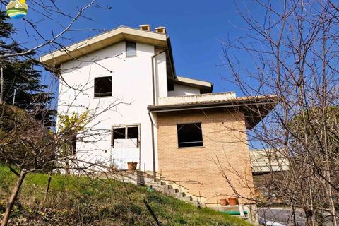 Villa a Castilenti, Teramo, Castilenti - € 120.000 | Ref: EL947-607482 - foto 19
