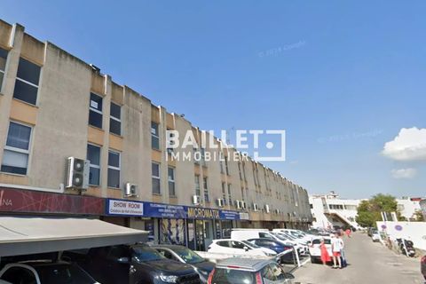Erhvervsejendom i Antibes, Alpes-Maritimes, Antibes - € 3.000/måned | Ref: 0903 - foto 1