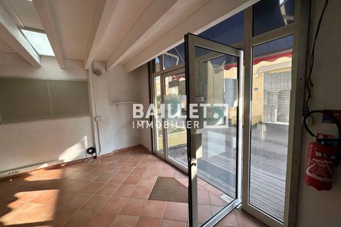 Erhvervsejendom i Antibes, Alpes-Maritimes, Antibes - € 3.000/måned | Ref: 0903 - foto 2