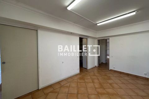 Erhvervsejendom i Antibes, Alpes-Maritimes, Antibes - € 3.000/måned | Ref: 0903 - foto 5