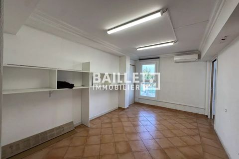Erhvervsejendom i Antibes, Alpes-Maritimes, Antibes - € 3.000/måned | Ref: 0903 - foto 6
