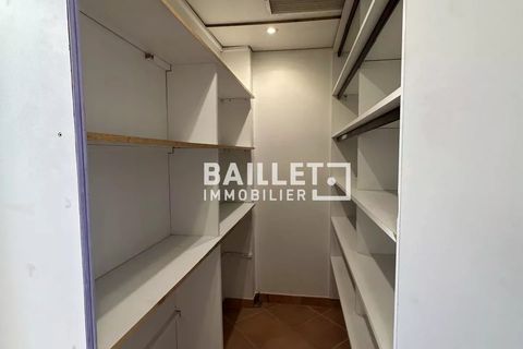 Erhvervsejendom i Antibes, Alpes-Maritimes, Antibes - € 3.000/måned | Ref: 0903 - foto 9