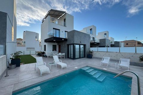 Villa i Torrevieja, Alicante, Torrevieja - € 690.000 | Ref: 741534 - foto 1
