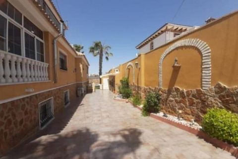 Villa i Torrevieja, Alicante, Torrevieja - € 549.900 | Ref: 741424 - foto 5
