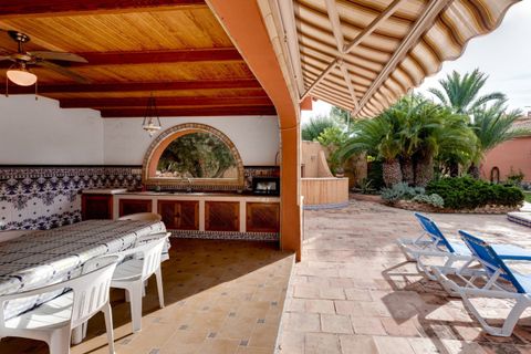 Villa i Torrevieja, Alicante, Torrevieja - € 850.000 | Ref: 741402 - foto 26