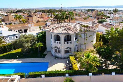 Villa i Torrevieja, Alicante, Torrevieja - € 630.000 | Ref: 741145 - foto 1