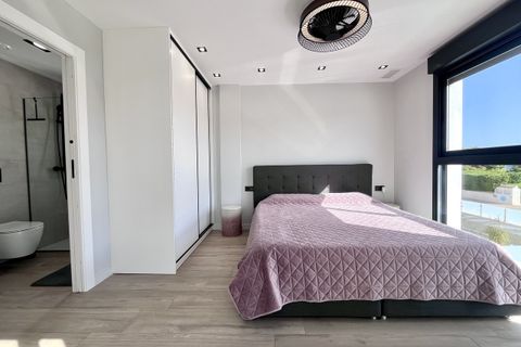Villa i Punta Prima, Alicante, Punta Prima - € 794.950 | Ref: 745941 - foto 11