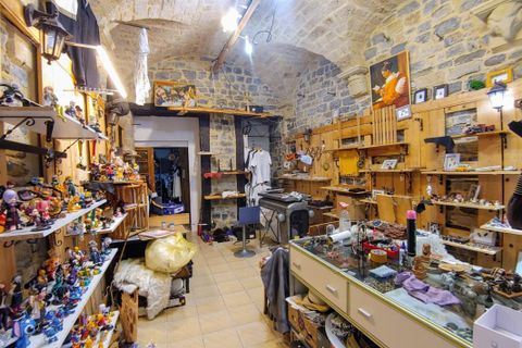 Erhvervsejendom i Millau, Aveyron, Millau - € 58.000 | Ref: 27BDEC72849A4D57 - foto 7