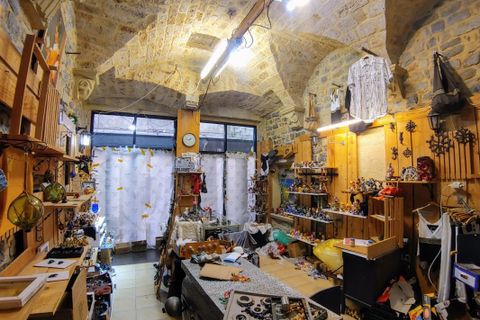 Erhvervsejendom i Millau, Aveyron, Millau - € 58.000 | Ref: 27BDEC72849A4D57 - foto 9