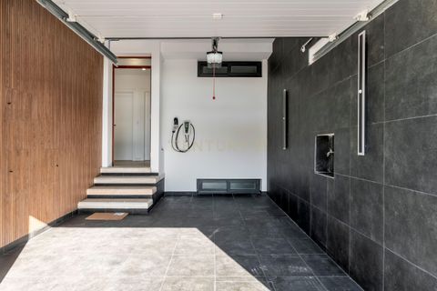 Villa i Amadora, Lisbon, Amadora - € 1.100.000 | Ref: C0483-01559 - foto 6