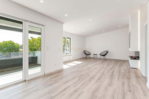 Villa i Amadora, Lisbon, Amadora - € 1.100.000 | Ref: C0483-01559 - foto 10