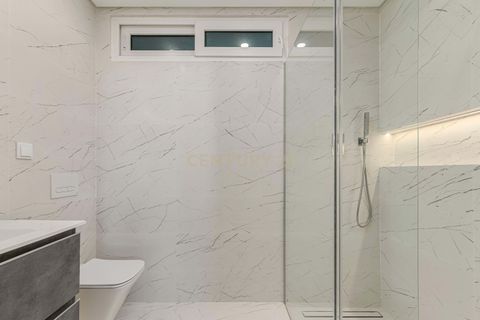 Villa i Amadora, Lisbon, Amadora - € 1.100.000 | Ref: C0483-01559 - foto 38