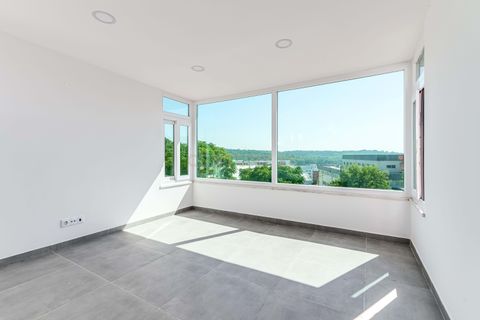 Villa i Amadora, Lisbon, Amadora - € 1.100.000 | Ref: C0483-01559 - foto 40
