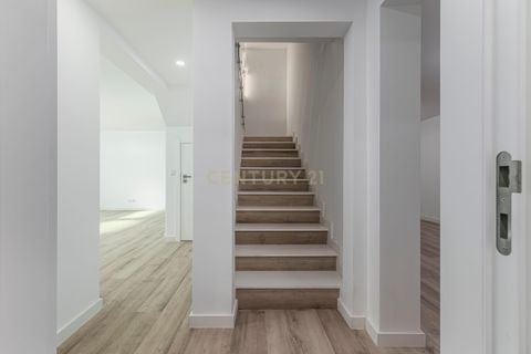 Villa i Amadora, Lisbon, Amadora - € 1.100.000 | Ref: C0483-01559 - foto 43
