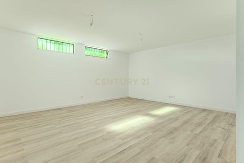 Villa i Amadora, Lisbon, Amadora - € 1.100.000 | Ref: C0483-01559 - foto 47