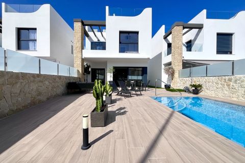 Villa a Punta Prima, Alicante, Punta Prima - € 794.950 | Ref: MLSC6178264 - foto 2