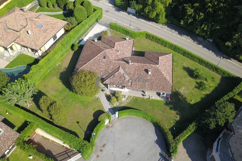 Villa i Carimate, Como, Carimate - € 890.000 | Ref: L738 - foto 1