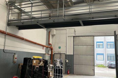 L'establiment comercial a Vimodrone, Milan, Vimodrone - € 3.200/mes | Ref: 30275 - foto 4