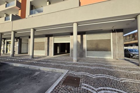 L'establiment comercial a Volla, Naples, Volla - € 3.800/mes | Ref: LSU-1621 - foto 2
