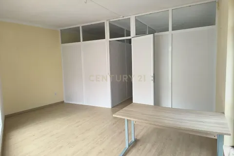 Erhvervsejendom i Alenquer, Lisbon, Alenquer - € 285.000 | Ref: C0246-03340 - foto 6