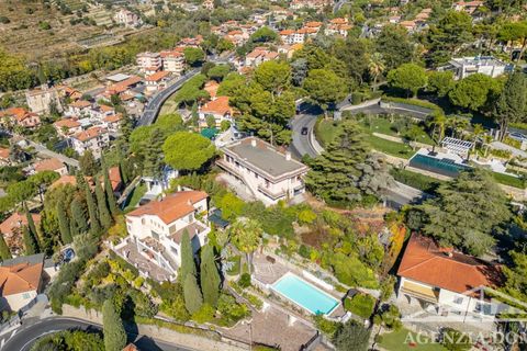 Villa i Bordighera, Imperia, Bordighera - € 1.650.000 | Ref: AG-DOM 5236 - foto 13