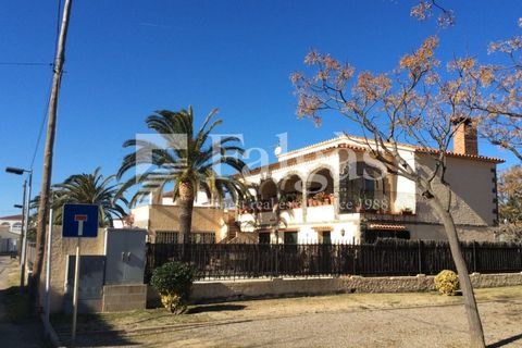 Villa i Requesens, Gerona, Requesens - € 820.000 | Ref: 576 - foto 1