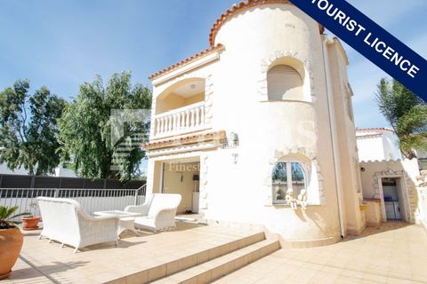Villa i Empuriabrava, Gerona, Empuriabrava - € 399.000 | Ref: V24 - foto 1