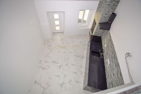 Villa i Barcarena, Lisbon, Barcarena - € 395.000 | Ref: C0376-00672 - foto 4