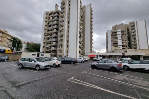 Lejlighed i Amadora, Lisbon, Amadora - € 750.000 | Ref: C0221-03784 - foto 37