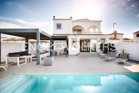 Villa i Empuriabrava, Gerona, Empuriabrava - € 1.450.000 | Ref: W-04786R - foto 1