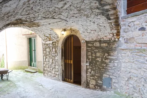 Masia a Bagnone, Massa and Carrara, Bagnone - € 60.000 | Ref: 622B - foto 2