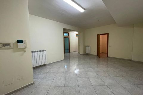 L'establiment comercial a Casapulla, Caserta, Casapulla - € 350/mes | Ref: DEP1 - foto 6