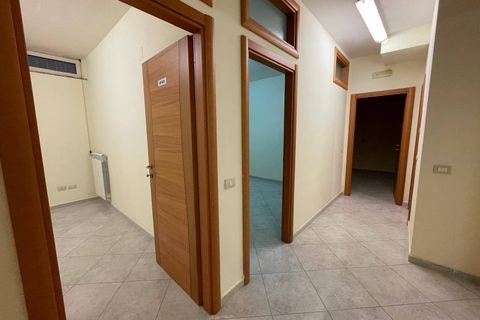 L'establiment comercial a Casapulla, Caserta, Casapulla - € 350/mes | Ref: DEP1 - foto 8