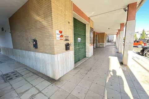 L'establiment comercial a Lecce, Lecce, Lecce - € 2.000/mes | Ref: 2000ric - foto 3