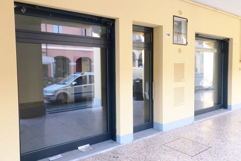 L'establiment comercial a Crevalcore, Bologna, Crevalcore - € 1.100/mes | Ref: AF6 - foto 2