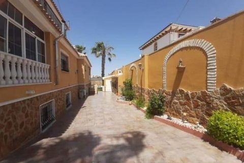 Villa a Torrevieja, Alicante, Torrevieja - € 549.900 | Ref: AG19MLSC1752220 - foto 5