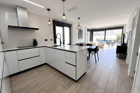 Villa i Punta Prima, Alicante, Punta Prima - € 794.950 | Ref: AG19MLSC6178264 - foto 3
