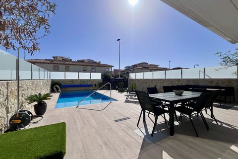 Villa i Punta Prima, Alicante, Punta Prima - € 794.950 | Ref: AG19MLSC6178264 - foto 32