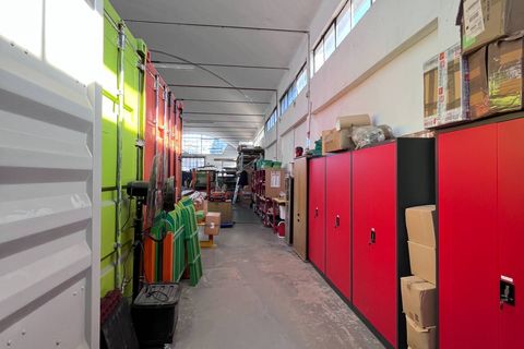 L'establiment comercial a Abbiategrasso, Milan, Abbiategrasso - € 2.700/mes | Ref: 303676 - foto 12