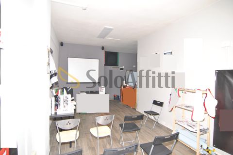 L'establiment comercial a Pontedera, Pisa, Pontedera - € 500/mes | Ref: F4034 - foto 7