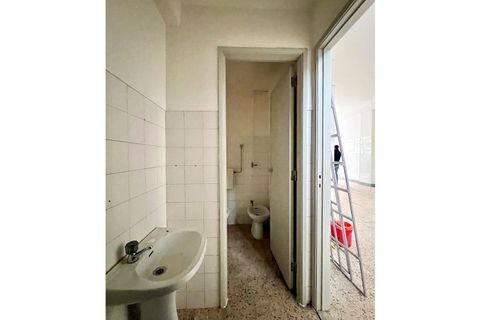 Erhvervsejendom i Amadora, Lisbon, Amadora - € 148.000 | Ref: A193 - foto 7
