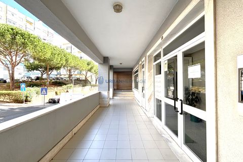 Erhvervsejendom i Amadora, Lisbon, Amadora - € 200.000 | Ref: UH011503 - foto 16